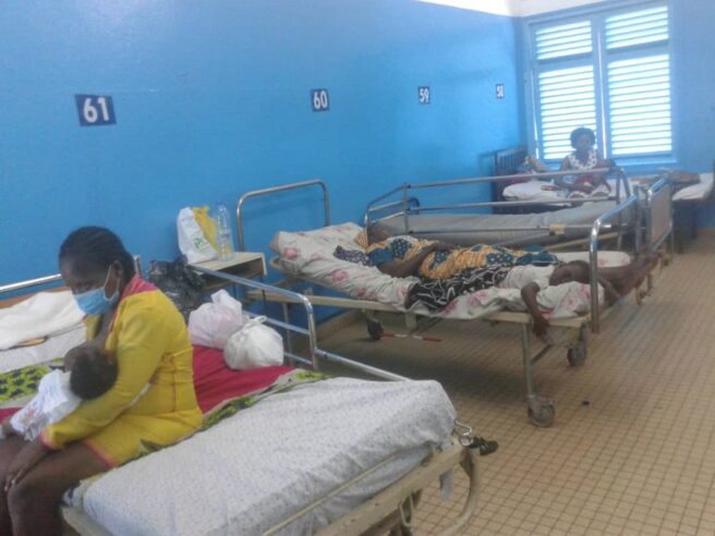 Santé : L’hôpital Laquintinie de Douala séquestre 2 enfants de 4 et 5 mois pour factures impayées