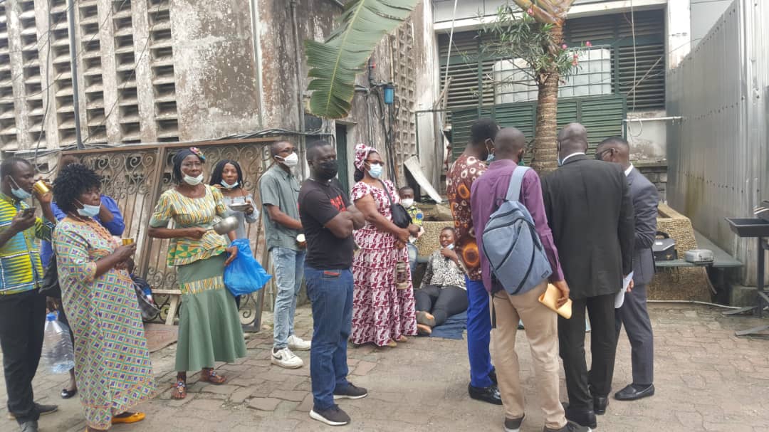 Mouvement d’humeur : Les victimes des inondations assiègent la mairie de la ville de Douala