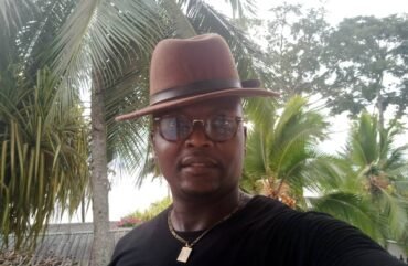 « Il est curieux de voir que le gouvernement s’attaque à l’économie au lieu de s’attaquer à la maladie »