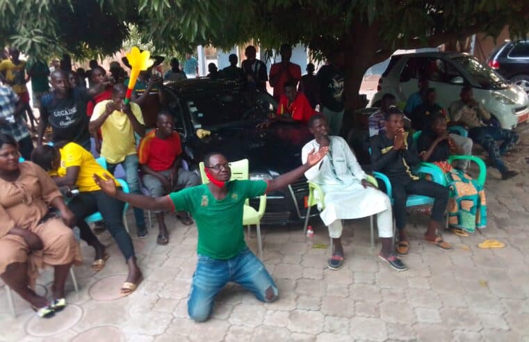 Can 2021 : A Garoua, les supporters prennent d’assaut le domicile d’Aboubakar Vincent