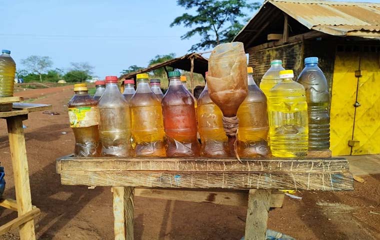 Fuel: Street traders rare to find in Douala