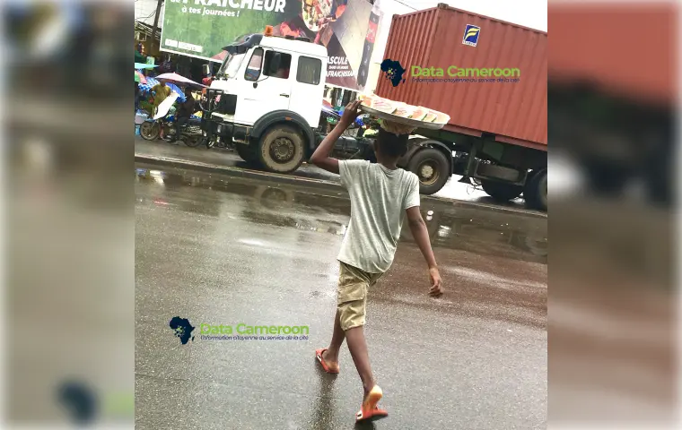 Commerce : Les enfants prennent d’assaut les rues de Douala
