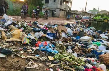 Insalubrité : À Douala, des tas des déchets ménagers s’accumulent dans les quartiers