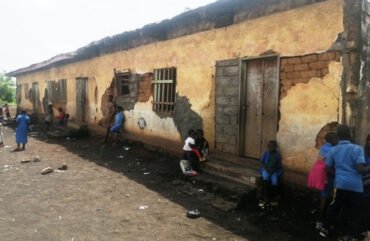 Éducation de base : des centaines d’écoles primaires en détresse à l’Ouest