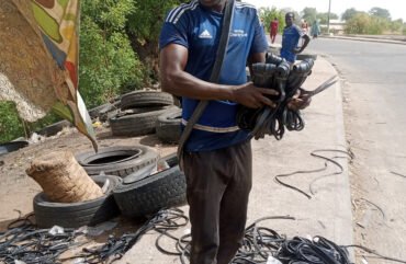 Garoua : le pneu usé nourrit son homme