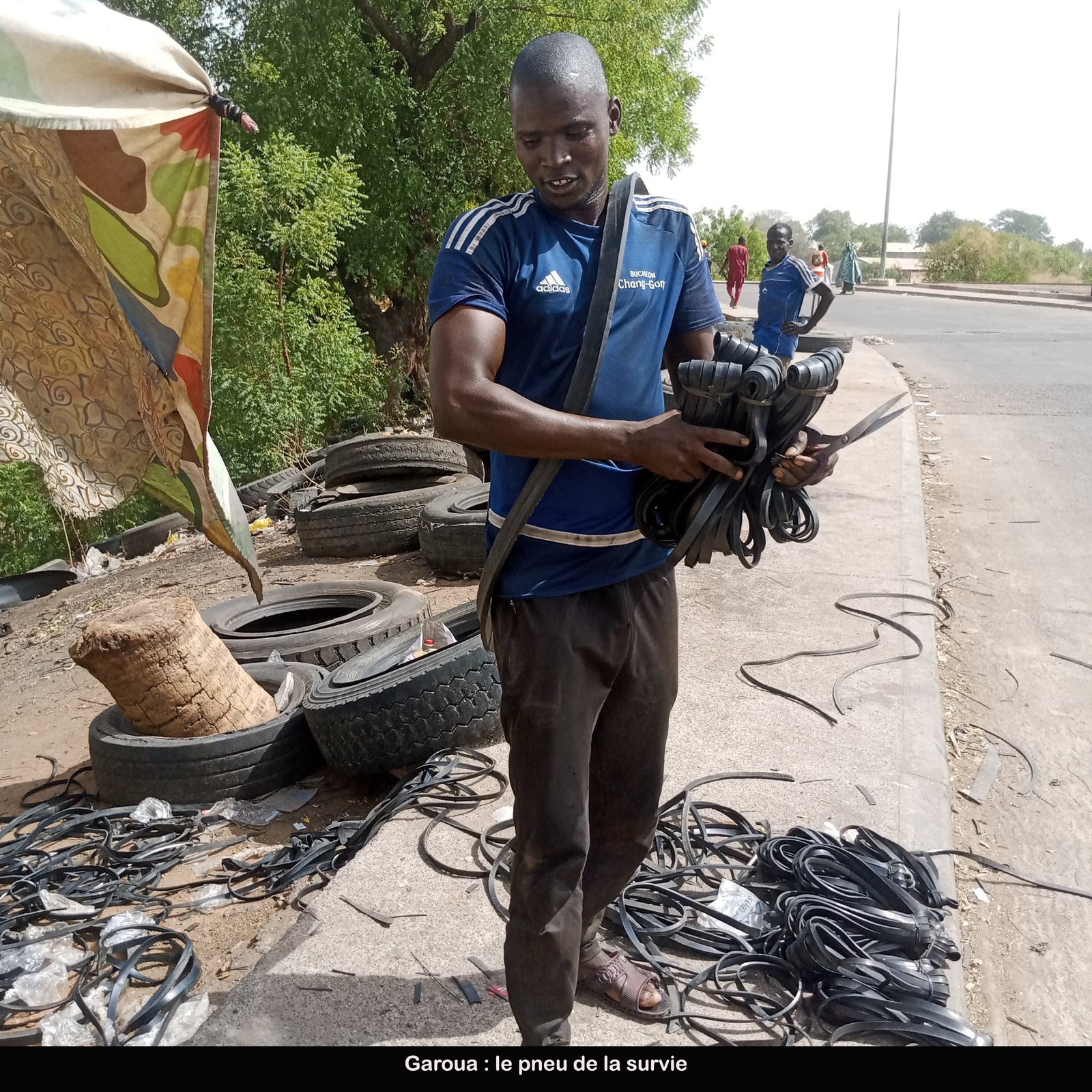 Garoua : le pneu usé nourrit son homme